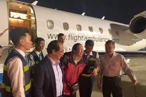 Chùm ảnh đón 3 du khách cuối cùng trở về từ Ai Cập 