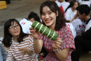 Học trò thắp lửa yêu thương