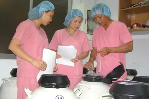 Nhờ hàng xóm… mang thai hộ, xử sao?