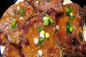 Gọi dĩa cơm tấm ngồi… ngó, chợt nhớ cơm sườn cốt lết mẹ nấu