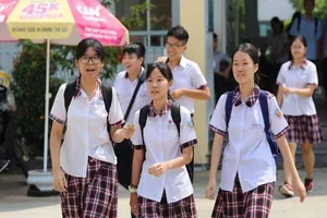 Đề thi Toán tuyển sinh lớp 10 TP.HCM: Thí sinh than khó!