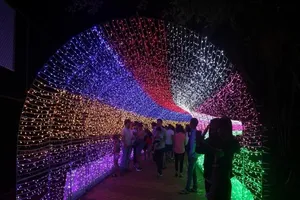 Ùn ùn 'check in' lễ hội ánh sáng đầu tiên ở Đắk Lắk