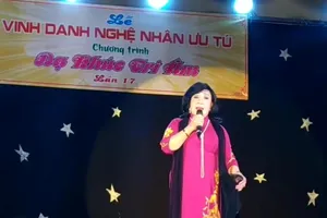 Ở tuổi 70, NS Lệ Thủy vẫn khiến khán giả 'đứng ngồi không yên'