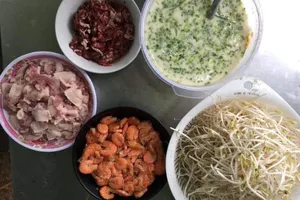 Bánh xèo thịt vịt 'thơm nức mũi, ngon nhức nách' ngày mưa