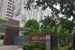 Khởi tố vụ cháu bé 6 tuổi tử vong vì bị bỏ quên trên xe 