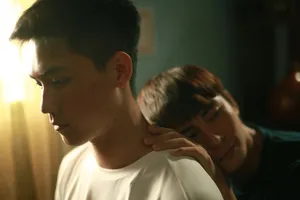 'Thưa mẹ con đi', hơi thở đồng tính hòa quyện trong tình mẹ