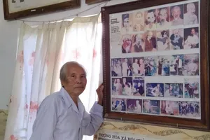 Người họa sĩ già miền Tây đam mê làm tranh về Bác