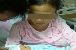 Mang khối u vú khủng, người mẹ từ chối điều trị để sinh con