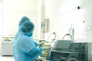 Máy xét nghiệm của Thanh Hóa được đặt tại Trung tâm Kiểm soát bệnh tật CDC. Ảnh: ĐT