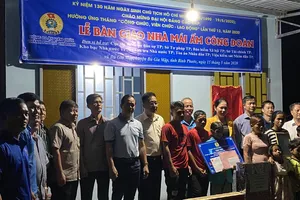 'Cảm ơn cán bộ cho tui một mái nhà'