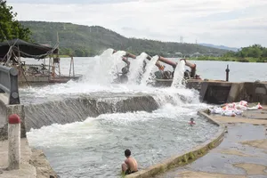 Những con đập in dấu tuổi thơ