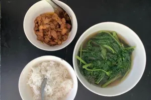 Món thịt ruốc sả đưa cơm ngày giãn cách chống dịch