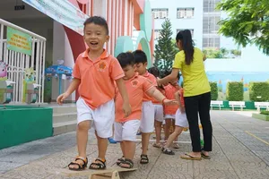 Học sinh trường Măng Non quận 10, TP.HCM trong một tiết học. Ảnh: NGUYỄN QUYÊN 