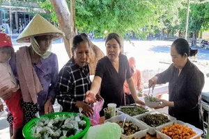 Bếp ăn từ thiện 13 năm đỏ lửa phục vụ bệnh nhân 