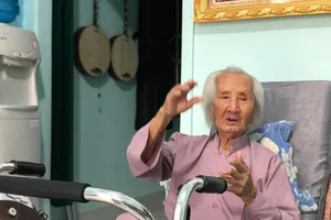 Nhạc sư Vĩnh Bảo tại nhà riêng ở Đồng Tháp tháng 11-2018. Ảnh: Quỳnh Trang