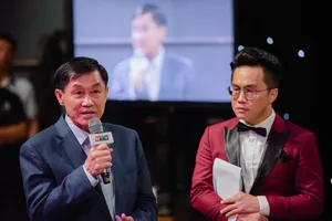 Ông Jonathan Hạnh Nguyễn góp 1,5 tỷ ngay trên sóng truyền hình