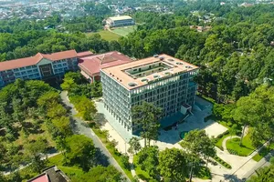 Tòa nhà điều hành (Thiên Lý) của ĐH Nông Lâm TP.HCM. Ảnh: TL