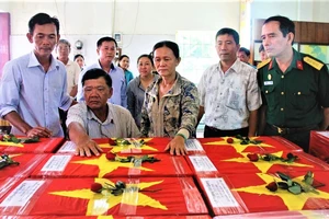 Hải Trường Sa đi cất bốc mộ cha