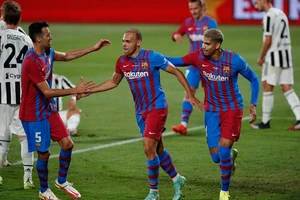 Barca thắng trận đầu tiên sau khi chia tay đội trưởng Messi