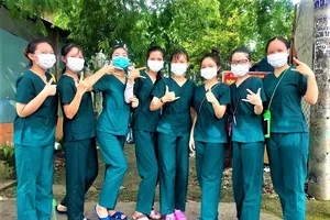 Nữ sinh viên y khoa 'trốn nhà' để được vào tâm dịch
