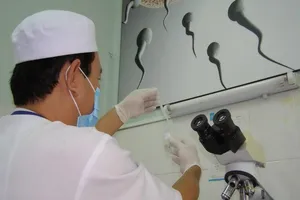 Điều trị vô sinh, bác sĩ cần “song kiếm hợp bích”