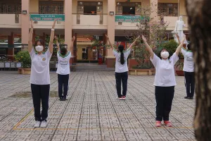 'Ôi, trường học được mở cửa rồi!'