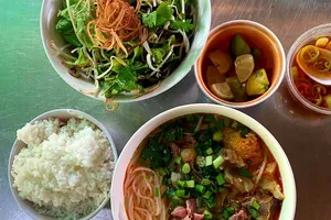 Đi tìm ký ức xưa: món bún bò cơm nguội