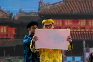 Hoạt cảnh Vua Bảo Đại thoái vị của học sinh trường THPT Trần Đại Nghĩa tại Ngày hội hóa thân thành các nhân vật lịch sử, năm 2019. 