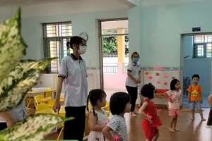 Cần tháo gánh nặng tiền trường cho phụ huynh