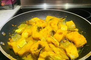 Cơm với cá như mạ với con 