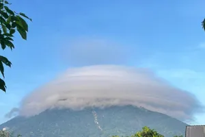 Vì sao lại có đám mây lạ ở núi Bà Đen? 