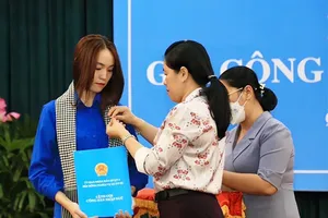 Những “bóng hồng” tình nguyện lên đường tòng quân