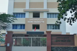 Vụ phụ huynh bị truy thu hơn 13 triệu: Trường Đặng Trần Côn tạm dừng thu tiền