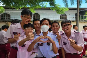 'Mong thi tốt để được ba mẹ thưởng chuyến du lịch trong mơ' 