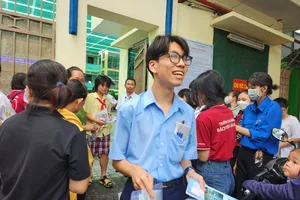 Đề thi văn vào lớp 10 tại TP.HCM: 'Để những nghĩ suy cất lên thành lời...' 