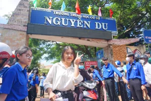 Giáo viên tranh luận phần 'gây cảm xúc' trong đề thi văn 