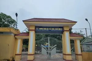 Phải chặn ngay những mánh lới lạm thu tiền trường đầu năm học