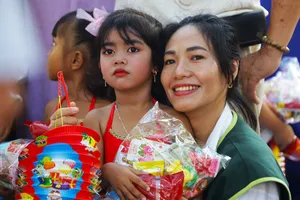 Ấm áp trung thu đến sớm với các bé người Raglai