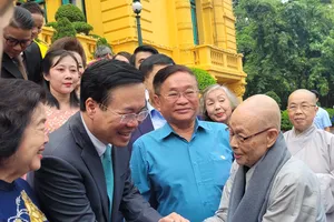 Chủ tịch nước trò chuyện cùng các đại biểu. Ảnh: Thanh Trang