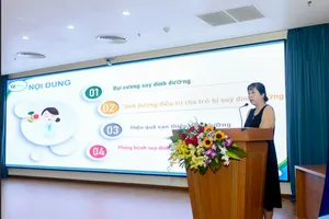Hơn 300 điều dưỡng và nhân viên y tế tập huấn chăm sóc dinh dưỡng cho người bệnh
