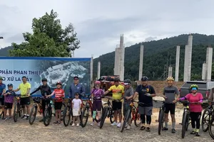 Thỏa đam mê đạp xe và làm thiện nguyện cuối tuần 