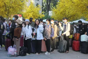 Để người lao động nghèo về nhà ăn Tết bớt nhọc nhằn vì giá tàu xe tăng cao 