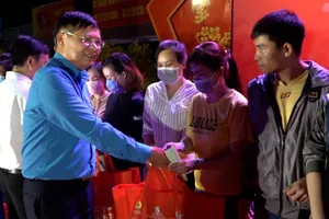 Chỉ mong doanh nghiệp trả tiền nợ lương, đóng BHXH mà không dám mơ được thưởng Tết 