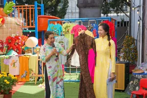 Đừng để áo dài chỉ phổ biến nhờ 'trend'