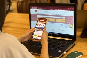 Chiêu trò giả mạo công an phường hướng dẫn người dân cài đặt ứng dụng VNeID nhằm chiếm đoạt tài sản. Ảnh: THẢO HIỀN