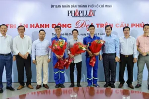 Báo Pháp Luật TP.HCM cùng bạn đọc tri ân hành động đẹp trên cầu Phú Mỹ 
