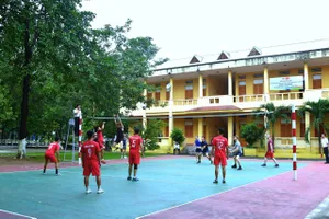 Lữ đoàn 125 giao lưu bóng chuyền với Thủy thủ tàu Hải quân Hoàng gia Anh