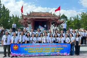 Hành trình về nguồn của 175 gương điển hình 'Dân vận khéo'