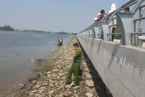 Phát hiện xác chết một người đàn ông trên sông Sài Gòn