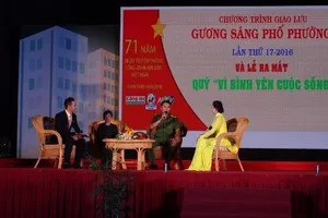 'Anh nghỉ làm công an để chạy xe ôm khi nào em không biết'